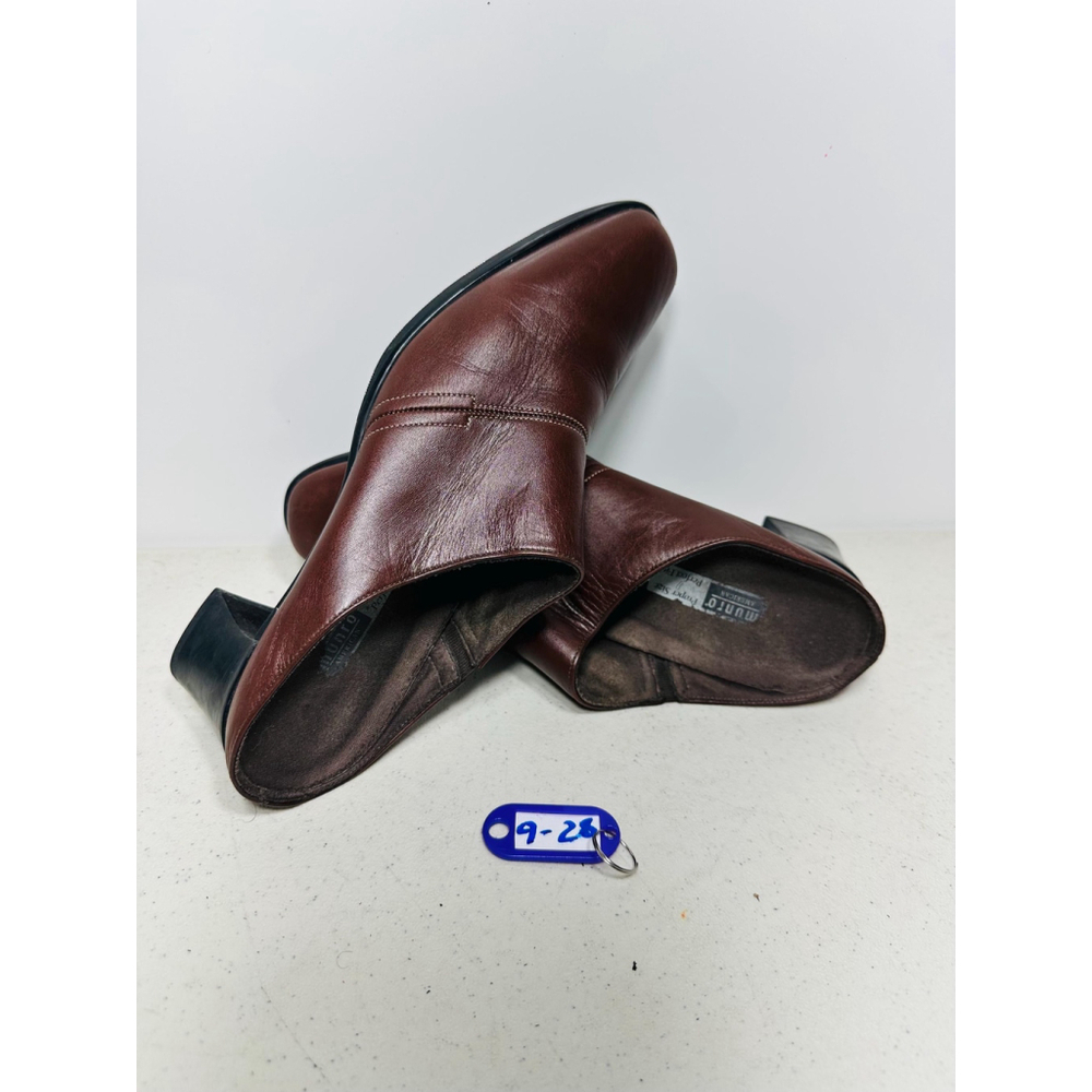 Munro brown slip on leather mule shoe 8 N inch heel rubber sole